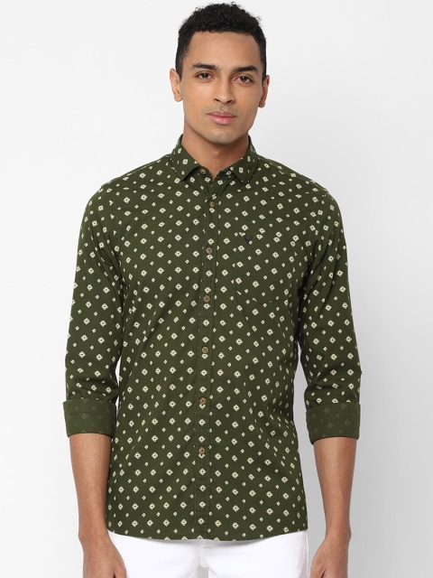 

Solly Jeans Co. Men Olive Green & Cream Regular Fit Printed Casual Shirt