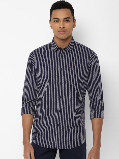 

Solly Jeans Co. Men Navy Blue & Off-White Slim Fit Printed Casual Shirt