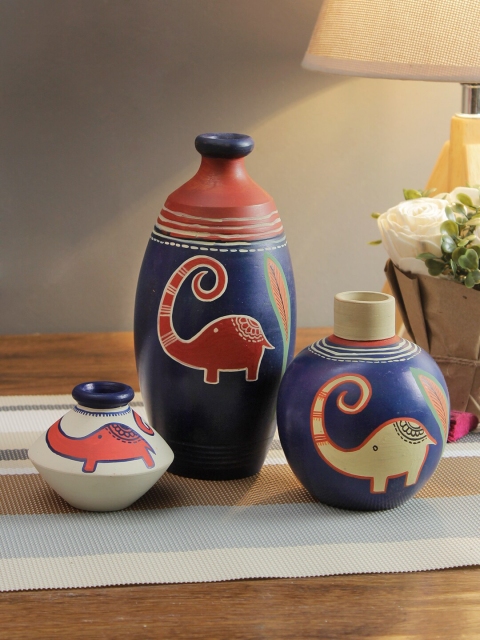 

Aapno Rajasthan Set of 3 Blue & White Worli Hand-Painted Terracotta Vase