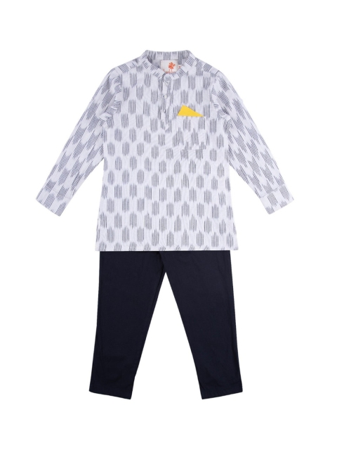 

charkhee Boys White & Black Printed Kurta with Pyjamas