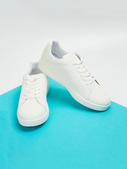 

Forca Men Off-White Perforations Sneakers