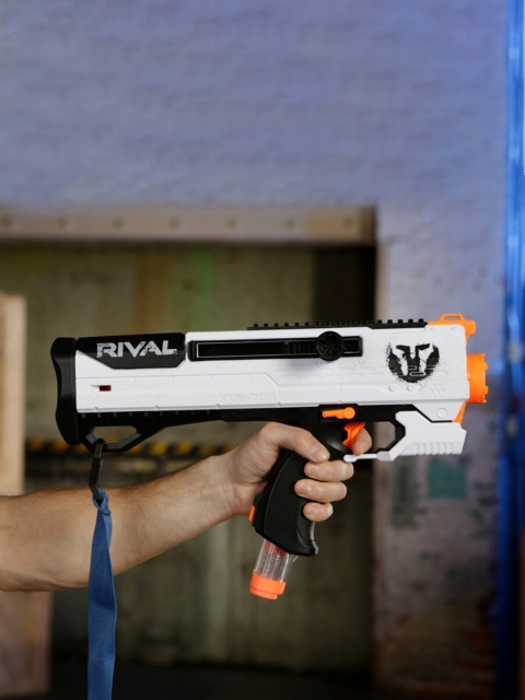 

NERF Kids Multicoloured Rival Phantom Corps Helios XVIII-700 Blaster with 7 High-Impact Refill Rounds & Tags, Multi
