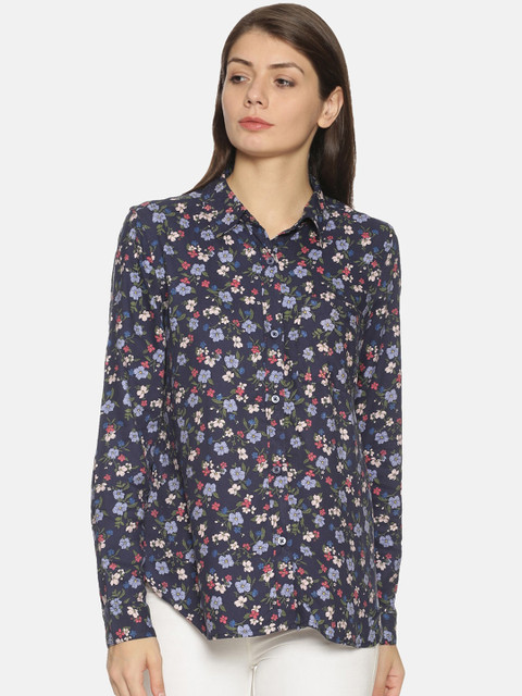

Campus Sutra Women Navy Blue & Red Regular Fit Printed Casual Shirt