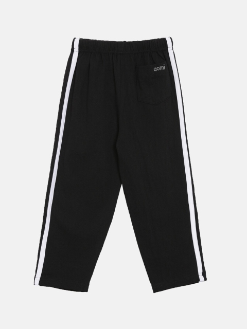 

Aomi Boys Black Solid Track Pants