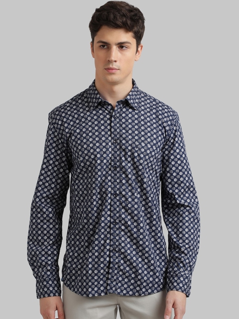 

Parx Men Blue & White Slim Fit Printed Casual Shirt