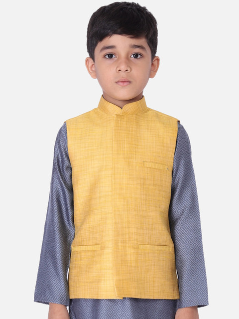 

TABARD Boys Yellow Solid Woven Nehru Jacket