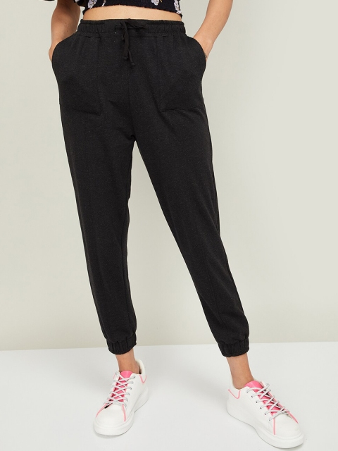 

Ginger by Lifestyle Women Charcoal Grey Regular Fit Solid Cropped Joggers