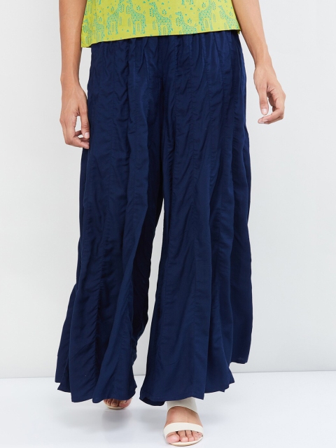 

max Women Navy Blue Solid Flared Palazzos