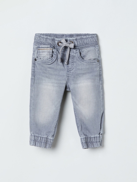 

max Boys Grey Regular Fit Mid-Rise Low Distress Jeans