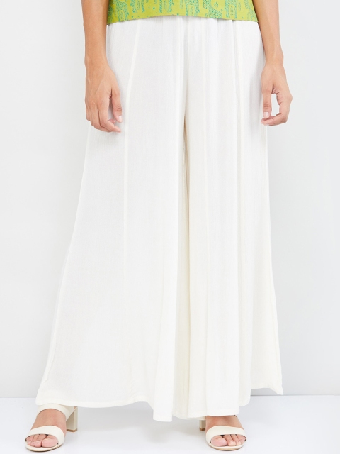 

max Women White Solid Flared Palazzos