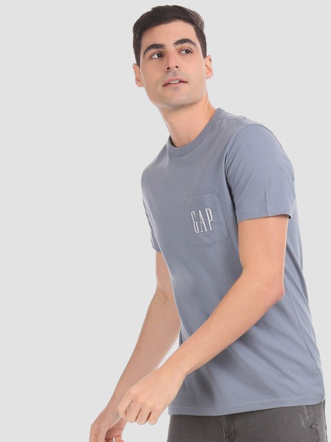 

GAP Men Blue Solid Round Neck T-shirt