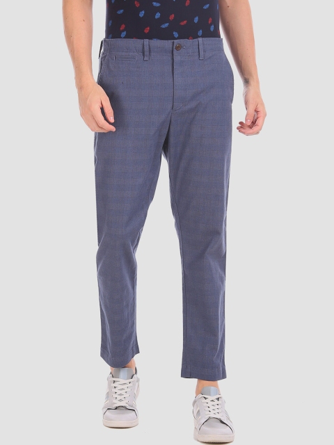 

GAP Men Blue Slim Fit Khakis With GapFlex