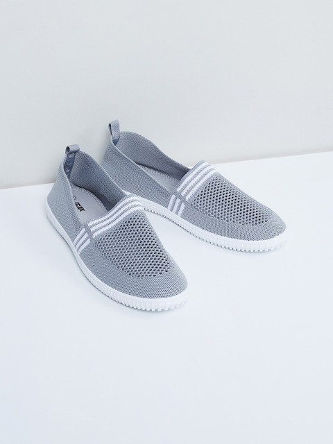 

max Women Blue Slip-On Sneakers