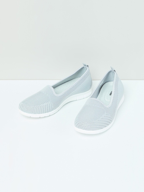 

max Women Grey Slip-On Sneakers
