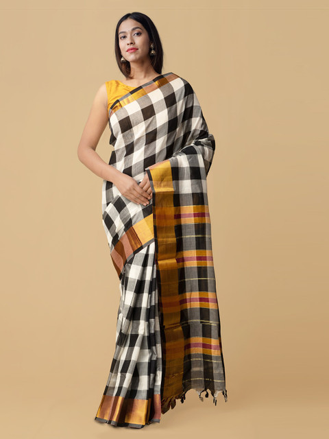 

Unnati Silks Black & White Pure Cotton Checked Handloom Narayan Peth Saree