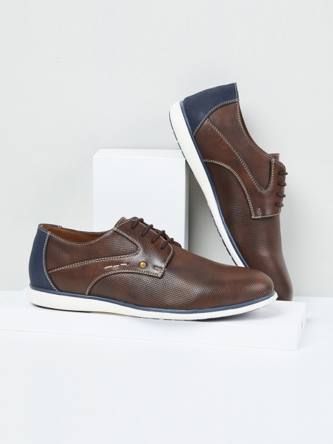 

max Men Brown Textured Derbys