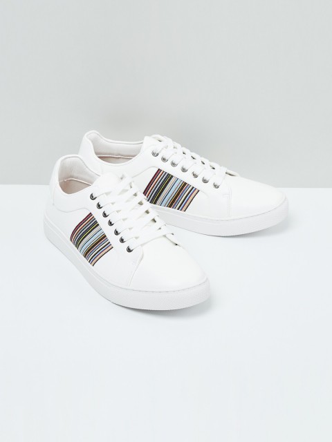 

max Men White Sneakers