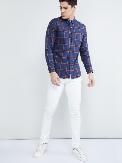 

max Men Navy Blue & Red Regular Fit Checked Casual Shirt