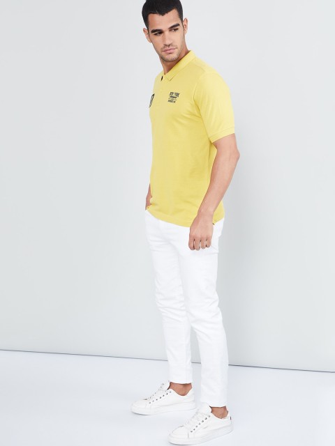 

max Men Yellow Solid Polo Collar T-shirt