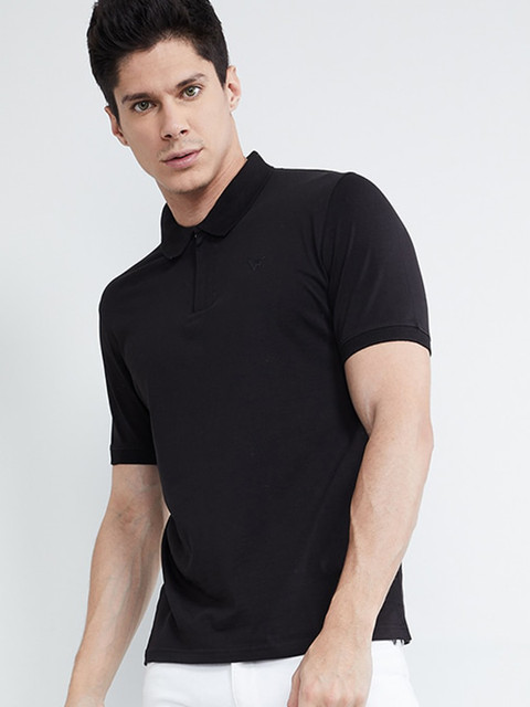 

max Men Black Solid Polo Collar T-shirt