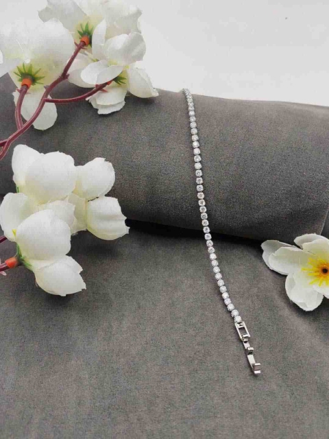 

Sia Art Jewellery Silver-Plated Zircon Studded Bracelet