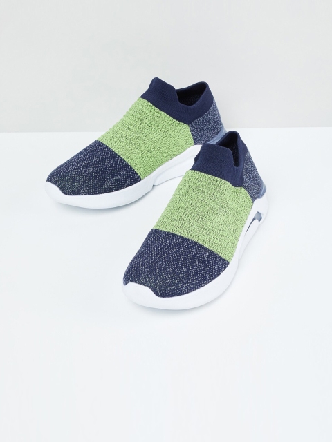 

max Men Green & Navy Blue Colourblocked Slip-On Sneakers