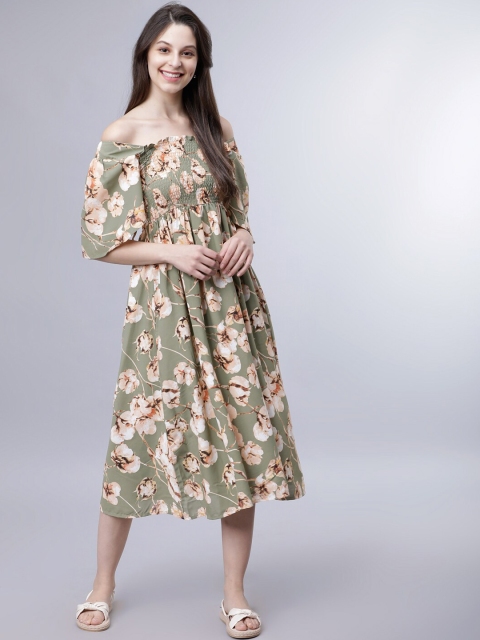 

Tokyo Talkies Women Green & Peach Floral Printed Fit and Flare Dress