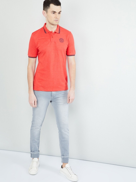 

max Men Red Solid Polo Collar T-shirt