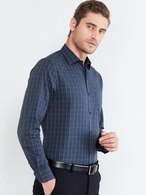 

max Men Navy Blue & White Slim Fit Checked Formal Shirt