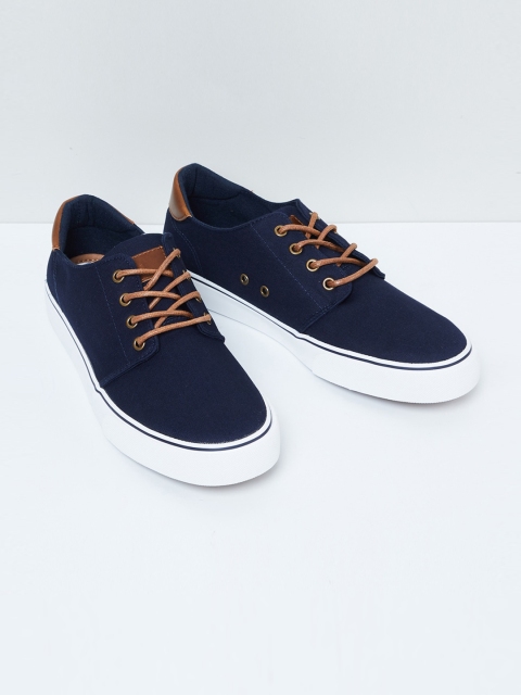 

max Men Navy Blue Sneakers