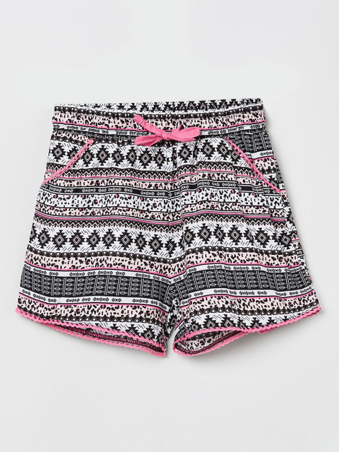 

max Girls Off-White & Black Printed Regular Fit Regular Shorts