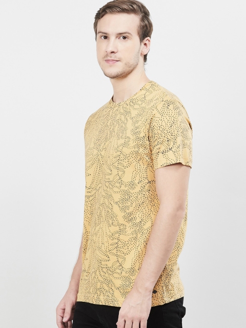 

max Men Mustard Printed Round Neck T-shirt