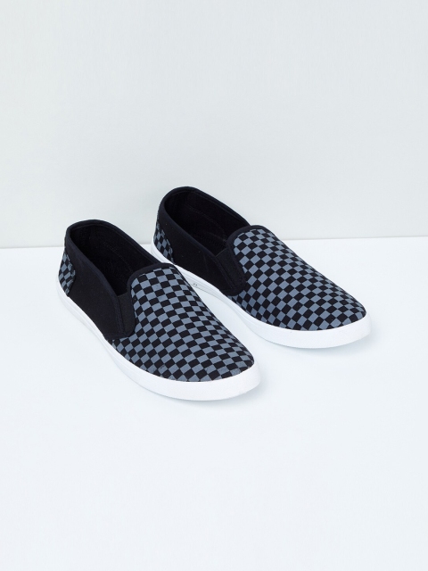 

max Men Black & Grey Checked Slip-On Sneakers