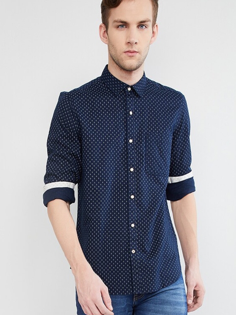 

max Men Blue & White Regular Fit Printed Casual Shirt
