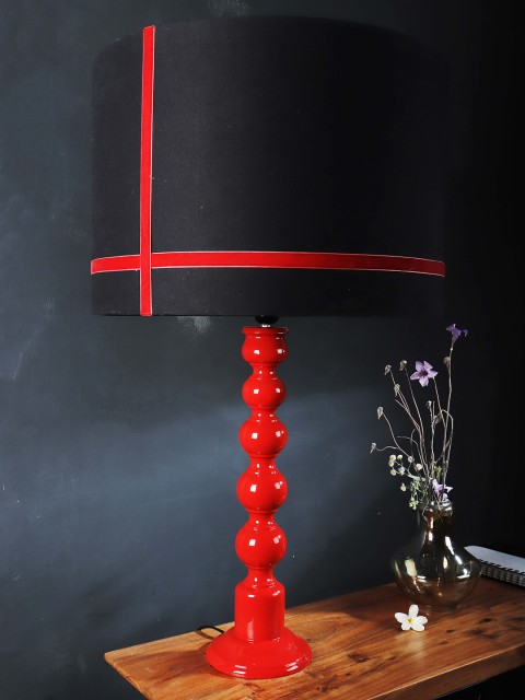 

Grated Ginger Black Self Design Contemporary Table Lamp with Shade