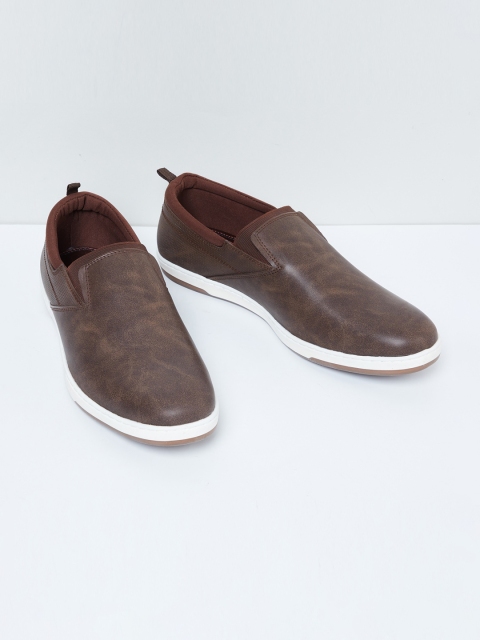 

max Men Brown Slip-On Sneakers