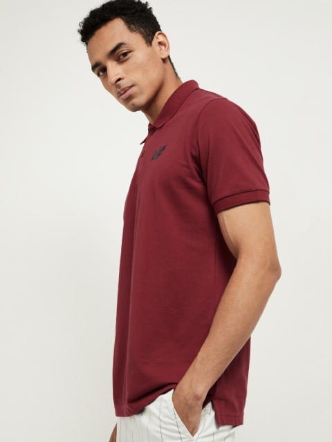 

max Men Red Solid Polo Collar T-shirt