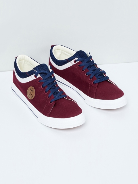 

max Men Red & White Colourblocked Slip-On Sneakers