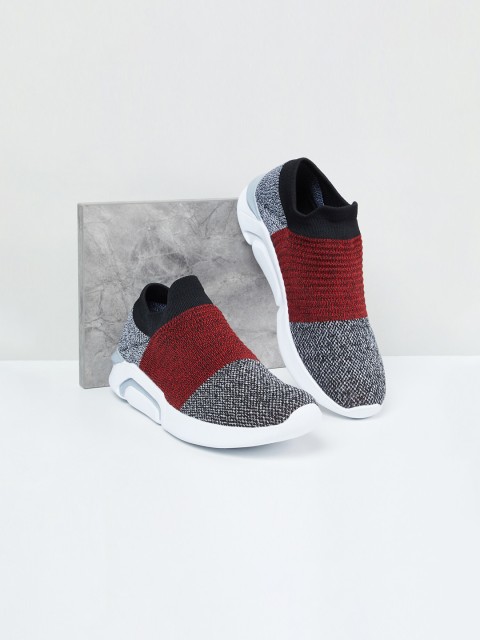 

max Men Red & Black Colourblocked Textile Mid-Top Slip-On Sneakers