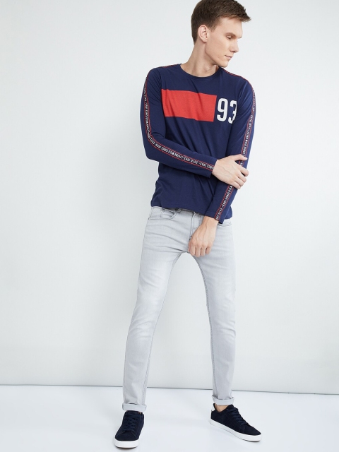 

max Men Navy Blue & Red Colourblocked Round Neck T-shirt