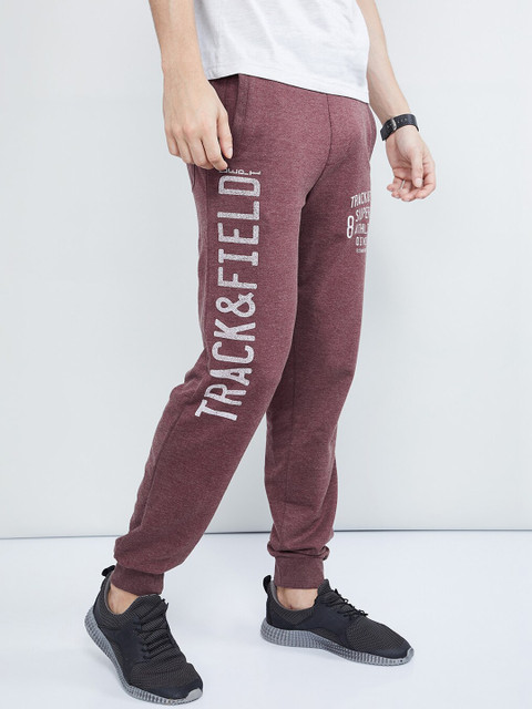 

max Men Burgundy Solid Straight-Fit Joggers