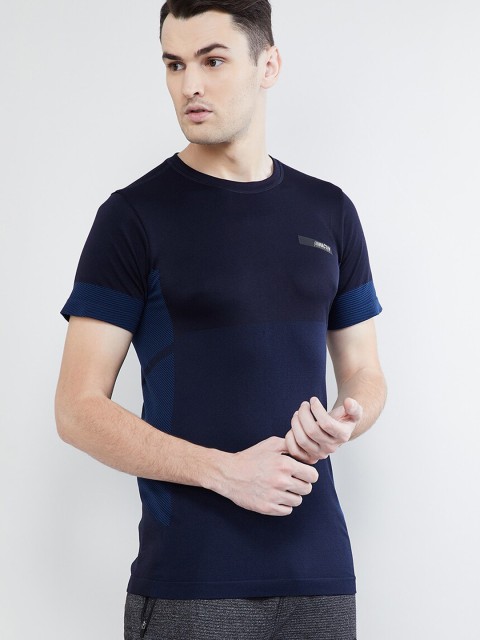 

max Men Navy Blue Solid Round Neck T-shirt