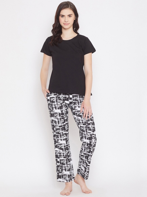 

Clovia Women Black & White Printed Night suit