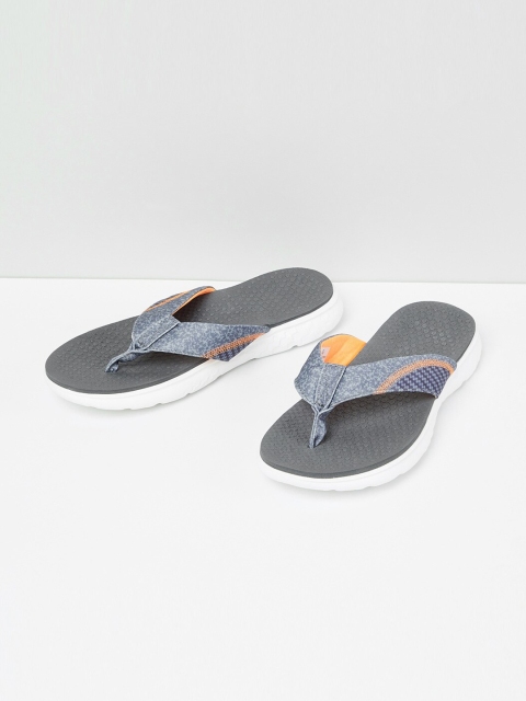 

max Men Grey Solid Thong Flip-Flops
