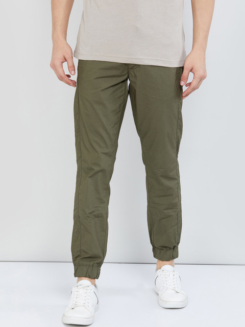 

max Men Green Regular Fit Solid Joggers