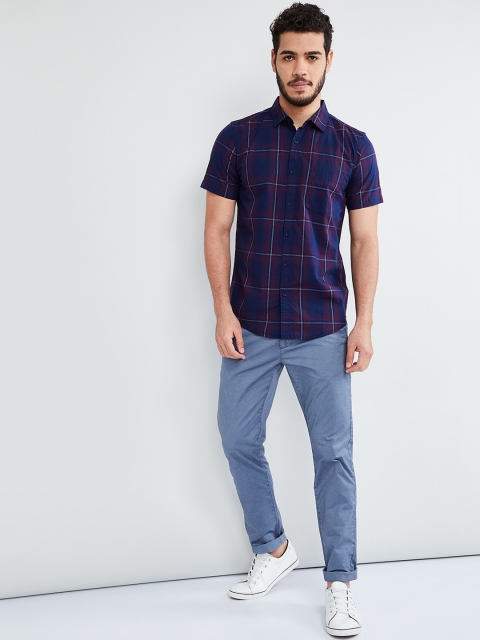

max Men Navy Blue & White Regular Fit Checked Casual Shirt