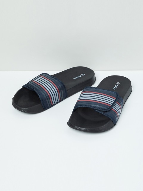 

max Men Navy Blue & Black Striped Clogs