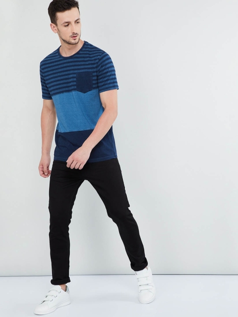 

max Men Navy Blue & Light Blue Colourblocked Round Neck T-shirt