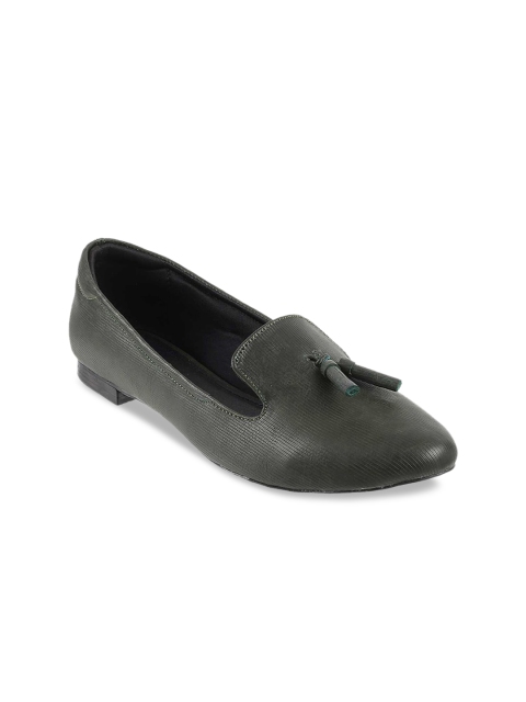 

Metro Women Green Textured Ballerinas