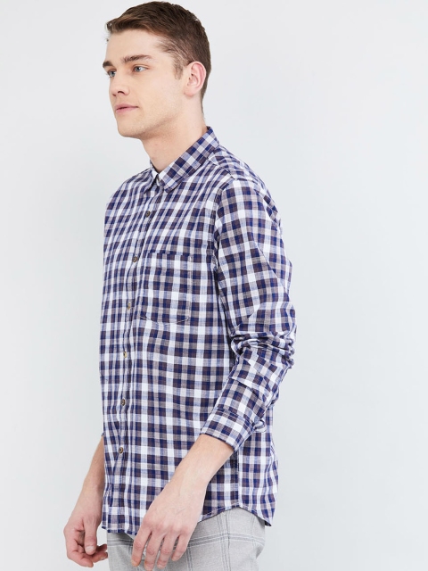 

max Men Navy Blue & White Regular Fit Checked Casual Shirt
